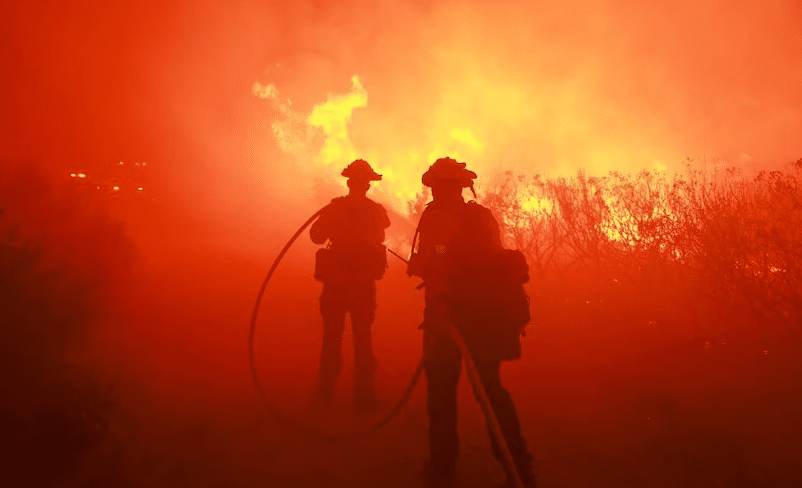 Evacúan mil 200 personas a las afueras de California