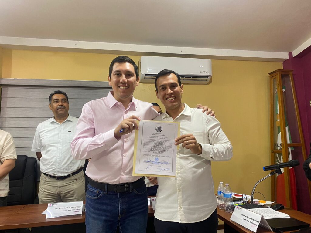 Jesús Ibarra recibe constancia de diputado federal electo del Distrito 05