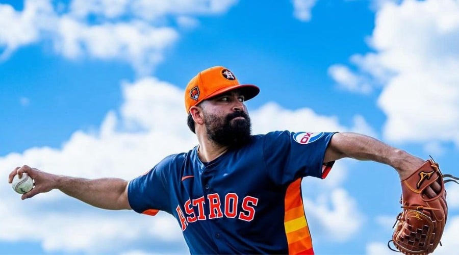 José Urquidy jugador de beisbol de los Astros de Houston