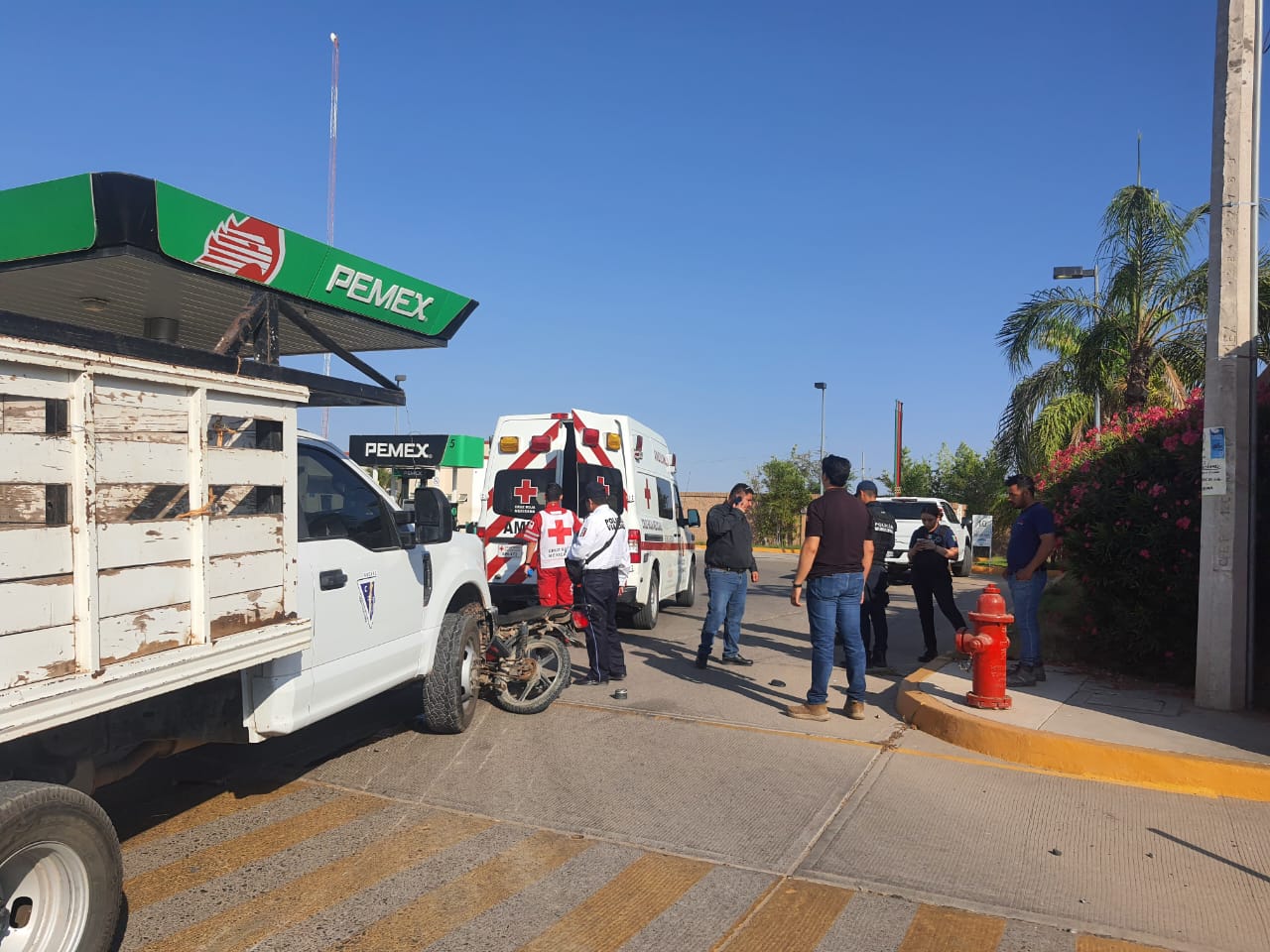 Joven motociclista es arrollada por una camioneta en Guasave