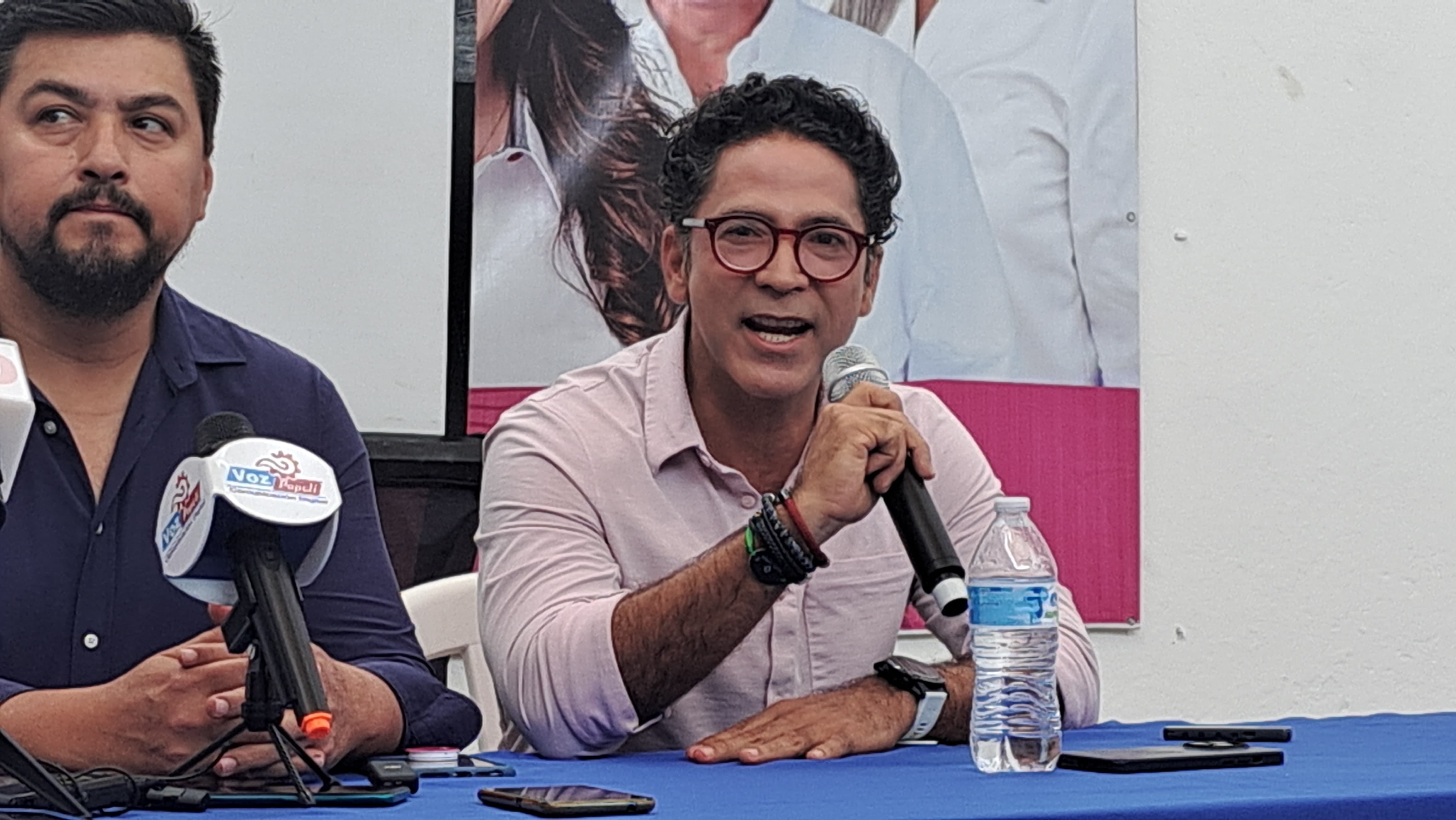 Juan Alfonso Mejía López en conferencia de prensa