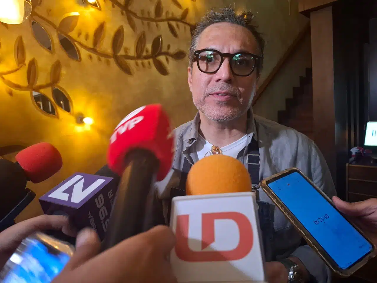 El director general de Grupo Panamá habla con los medios de comunicación de Sinaloa