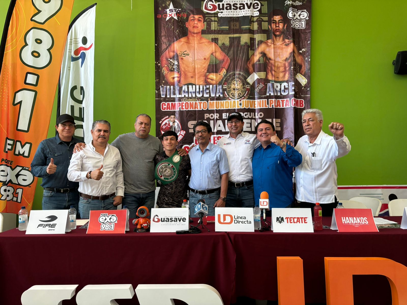 Kevin “Desvalagado” Villanueva en una conferencia de prensa en Guasave