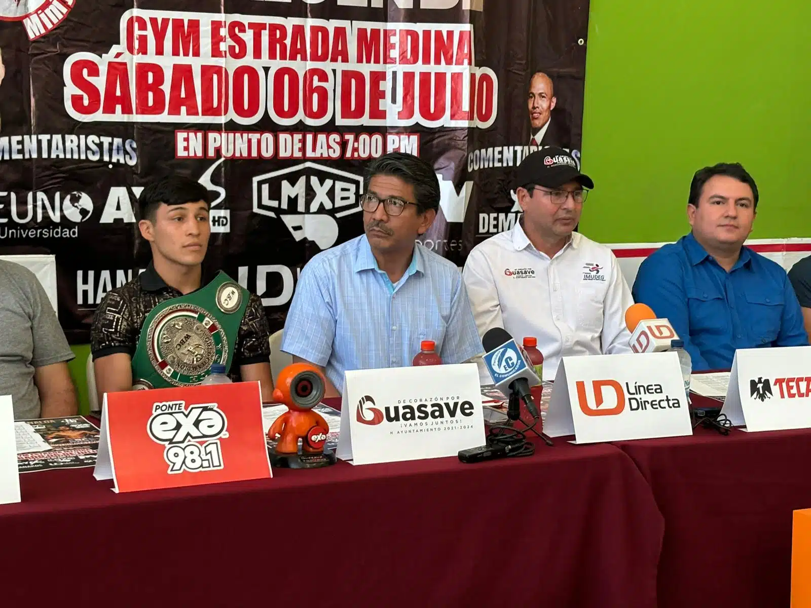 Kevin “Desvalagado” Villanueva en una conferencia de prensa en Guasave