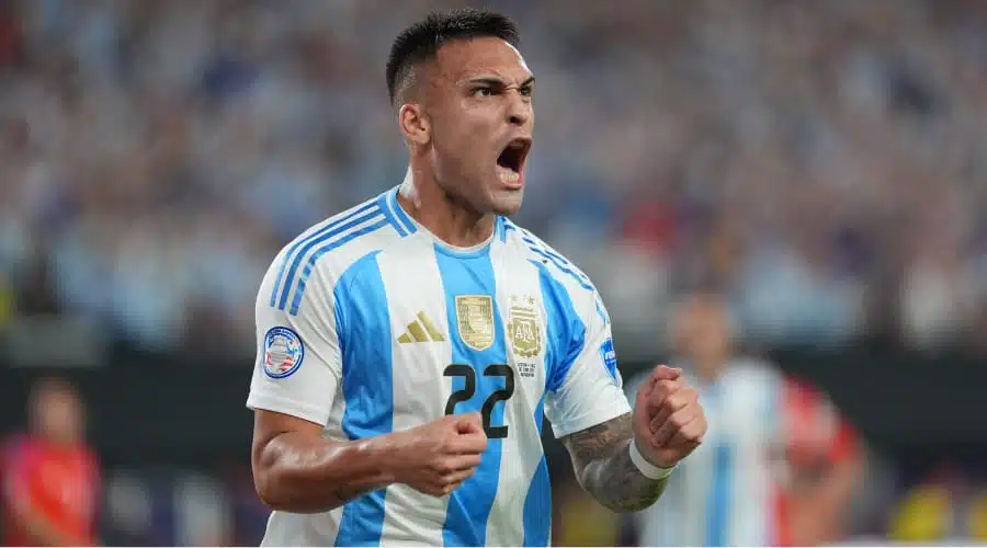 Lautaro Martínez festeja el gol del triunfo en el Argentina vs Chile de Copa América 2024