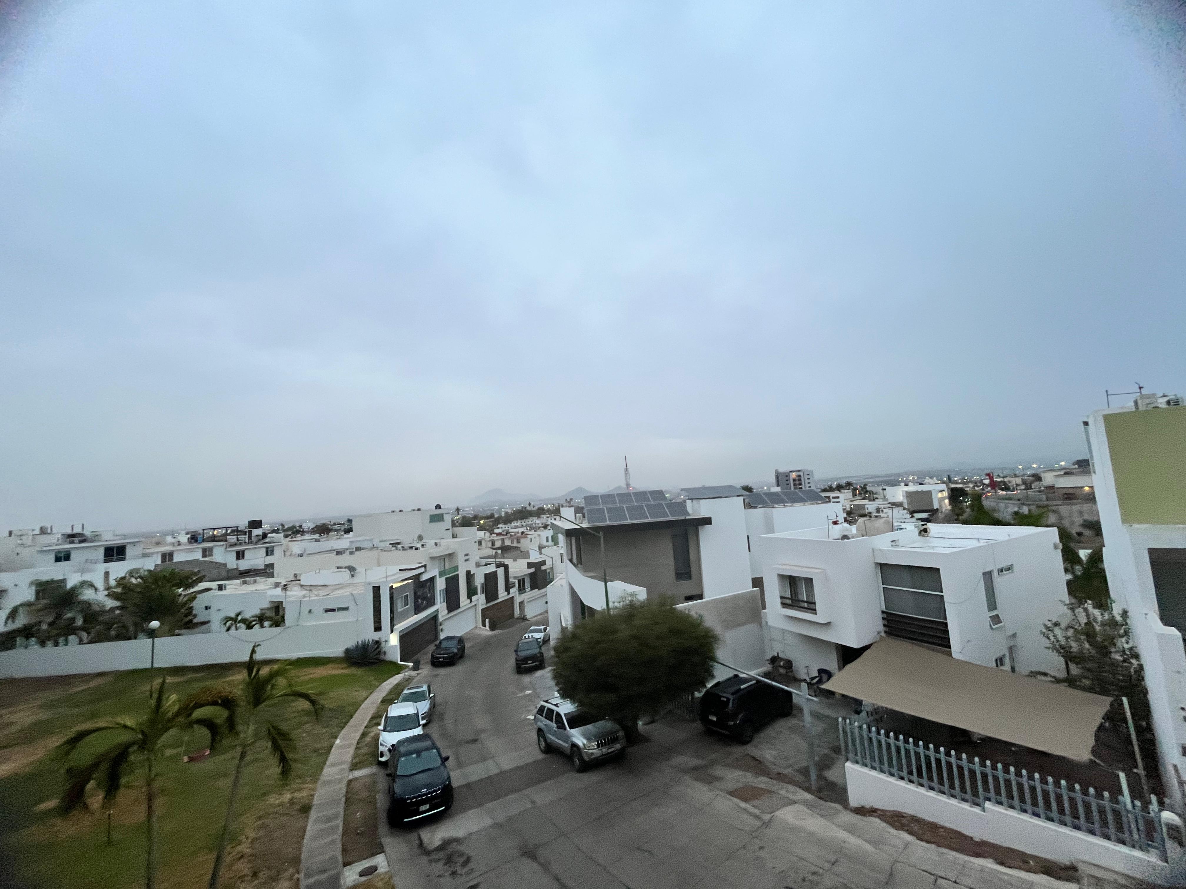 Cielo nuboso y lloviznas ligeras se apoderan de Culiacán la tarde de este jueves