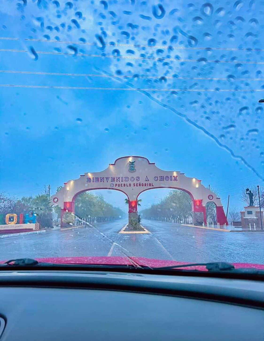 Cabecera municipal de Choix lloviendo