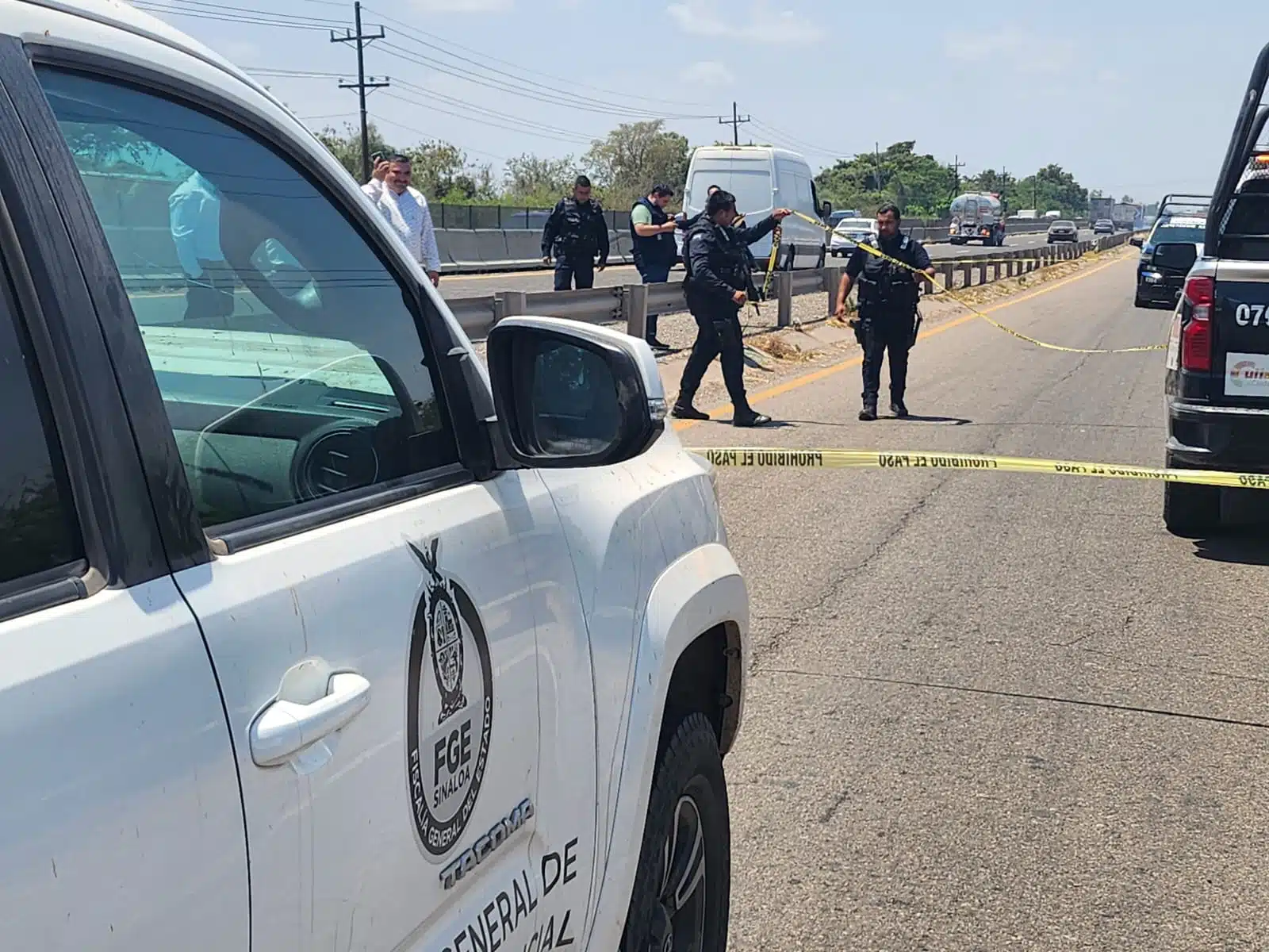 Localizan un cuerpo embolsado por la carretera Culiacán-Eldorado