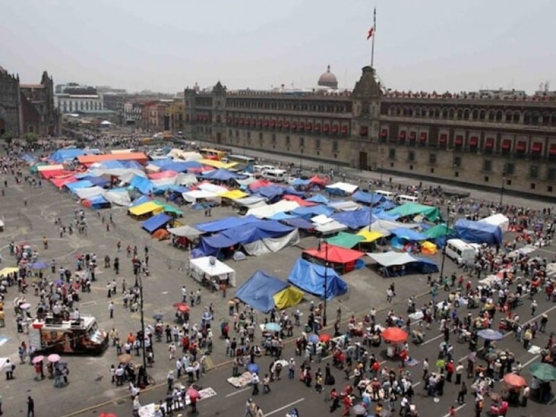 Maestros de la CNTE en el Zócalo capitalino