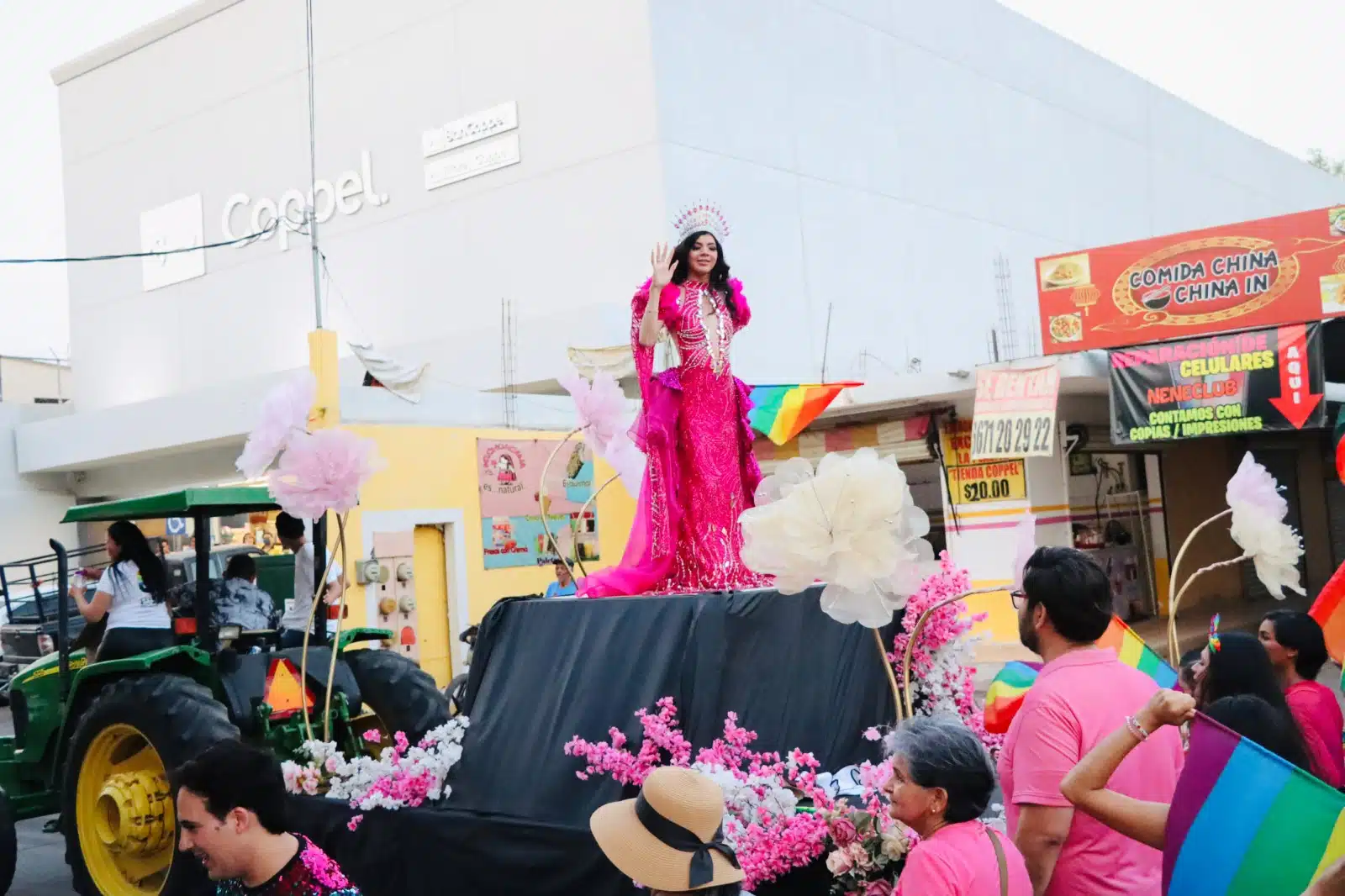 Reina de la marcha ded la diversidad en Badiraguato