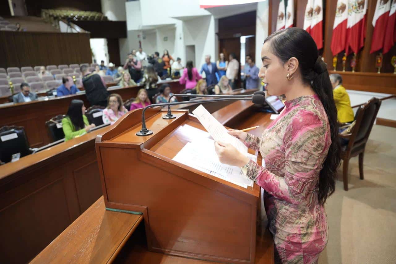 María Guadalupe Cázares presenta iniciativas en la Mesa Directiva del Congreso del Estado