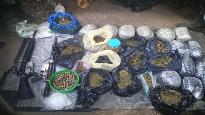 Mariguana y armas decomisadas en Michoacán