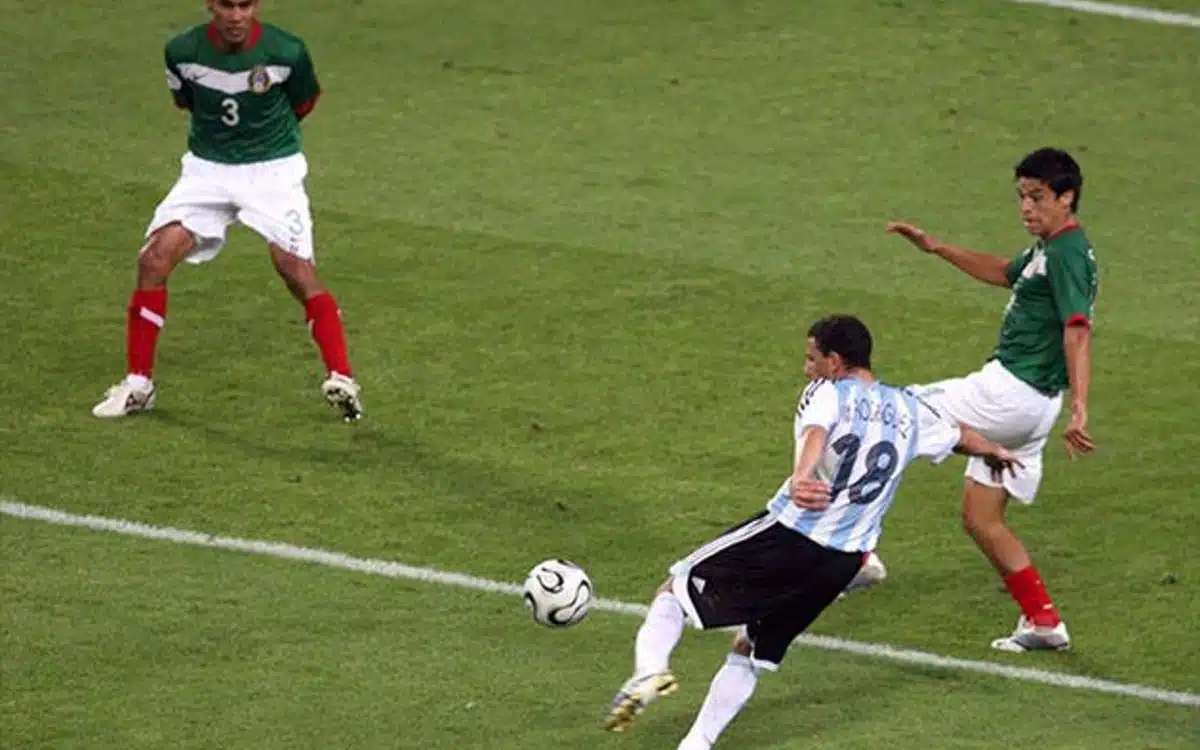 El golazo de Maxi Rodríguez sentenció el 2-1 a favor de Argentina ante México, en octavos del Mundial Alemania 2006