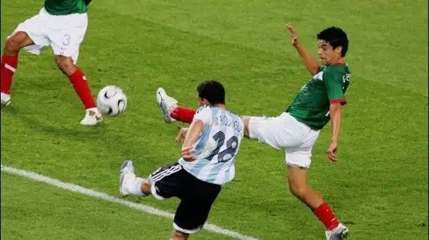 Maxi Rodríguez y su histórico gol ante México para que Argentina los eliminara en octavos de final de Alemania 2006