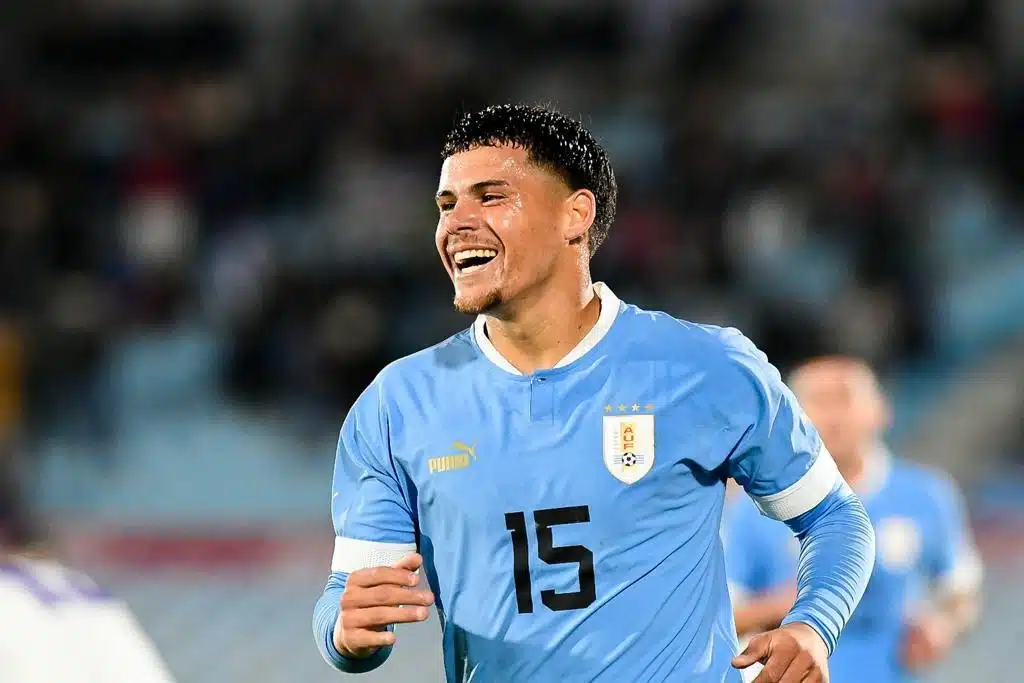 Maximiliano Araujo hizo un golazo para abrir el marcador a favor de Uruguay ante Panamá