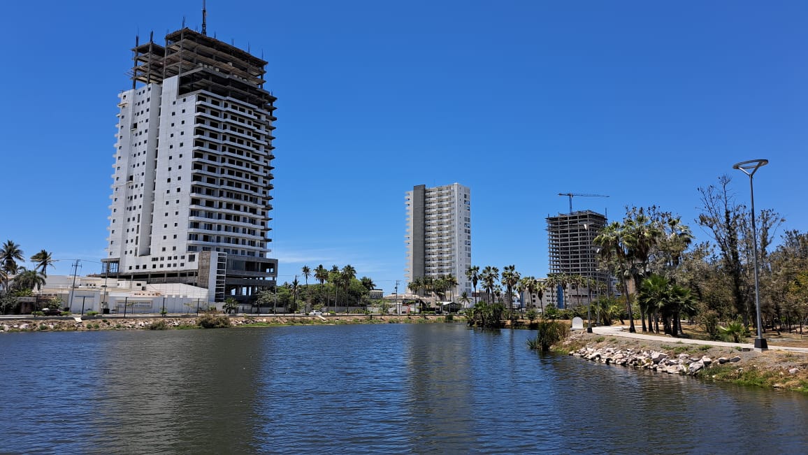 Edificio en construcción en Mazatlán