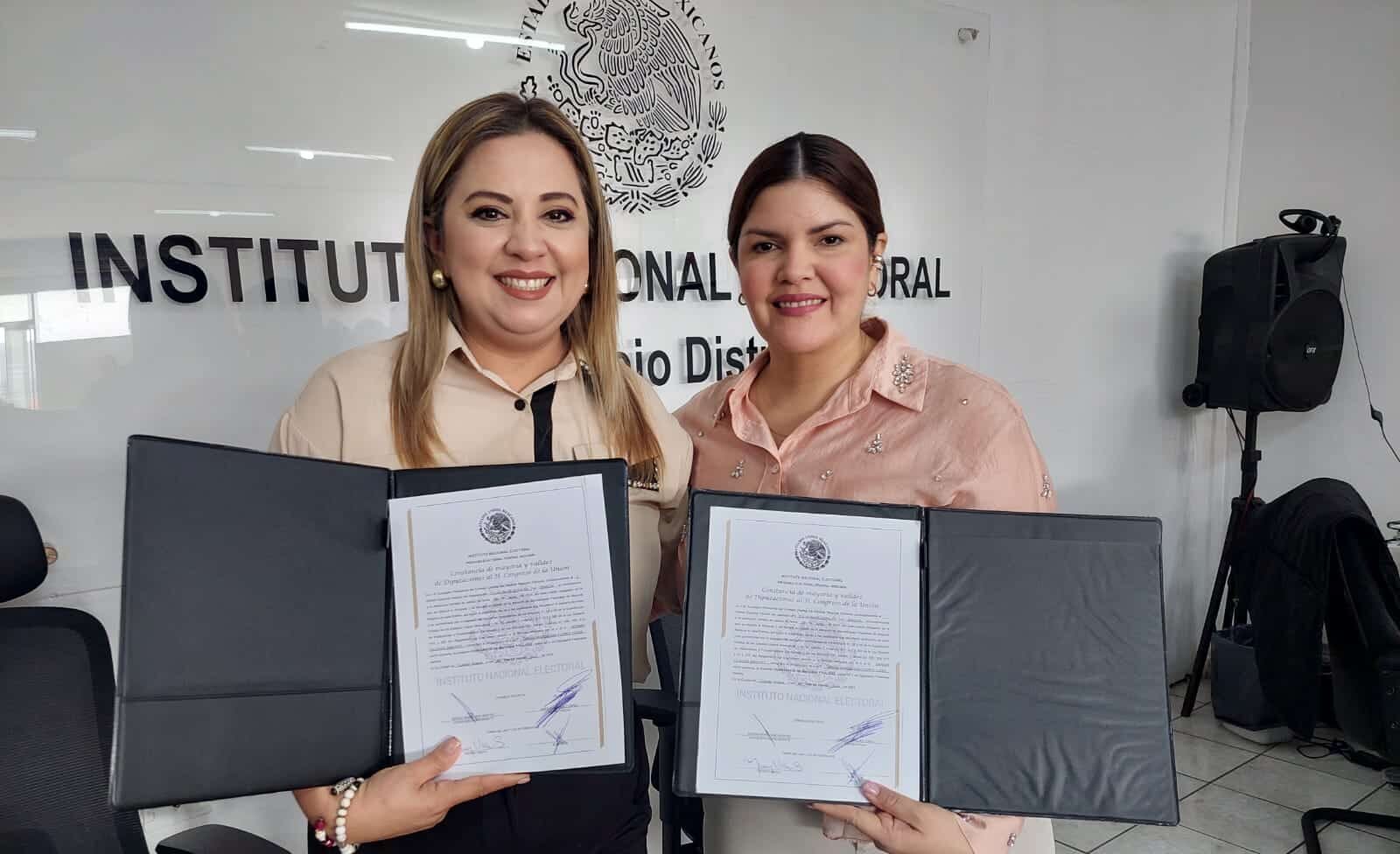 Merary Villegas Sánchez y Danisa Flores Ojeda