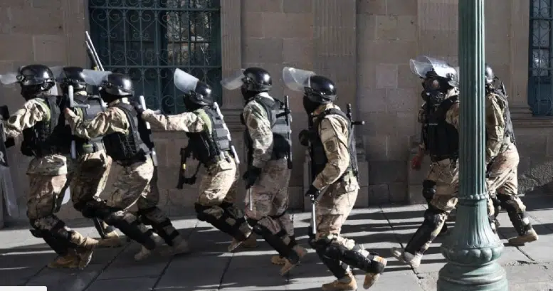 SRE emite recomendaciones a mexicanos en Bolivia ante intento de golpe de Estado