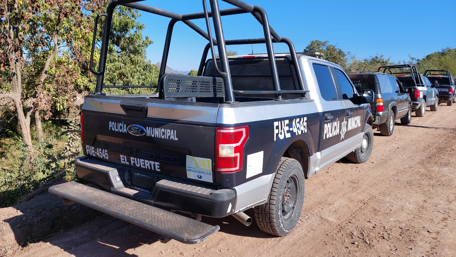 Agentes policiacos acudieron al lugar del accidente.