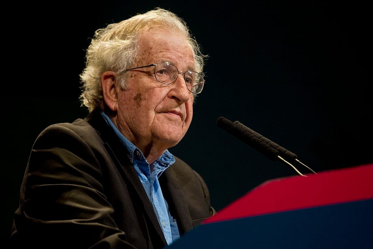 Noam Chomsky, lingüista, filósofo