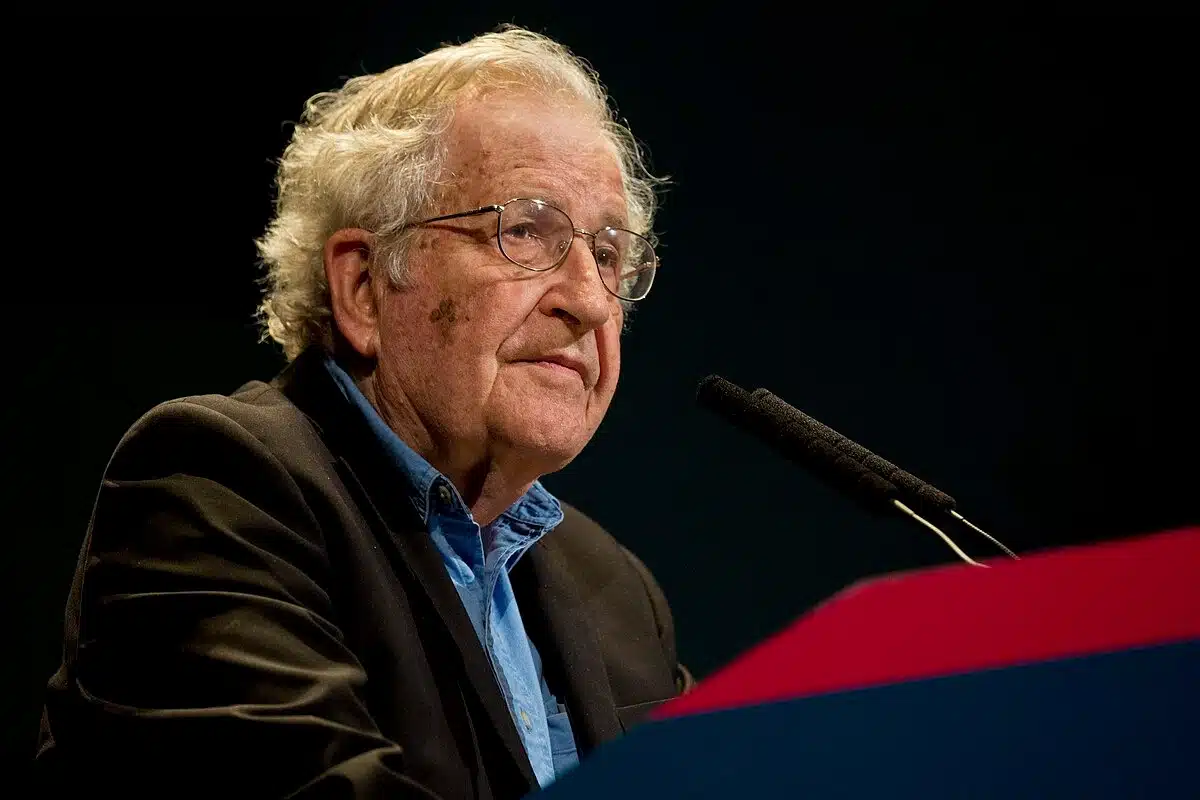 Noam Chomsky, lingüista, filósofo