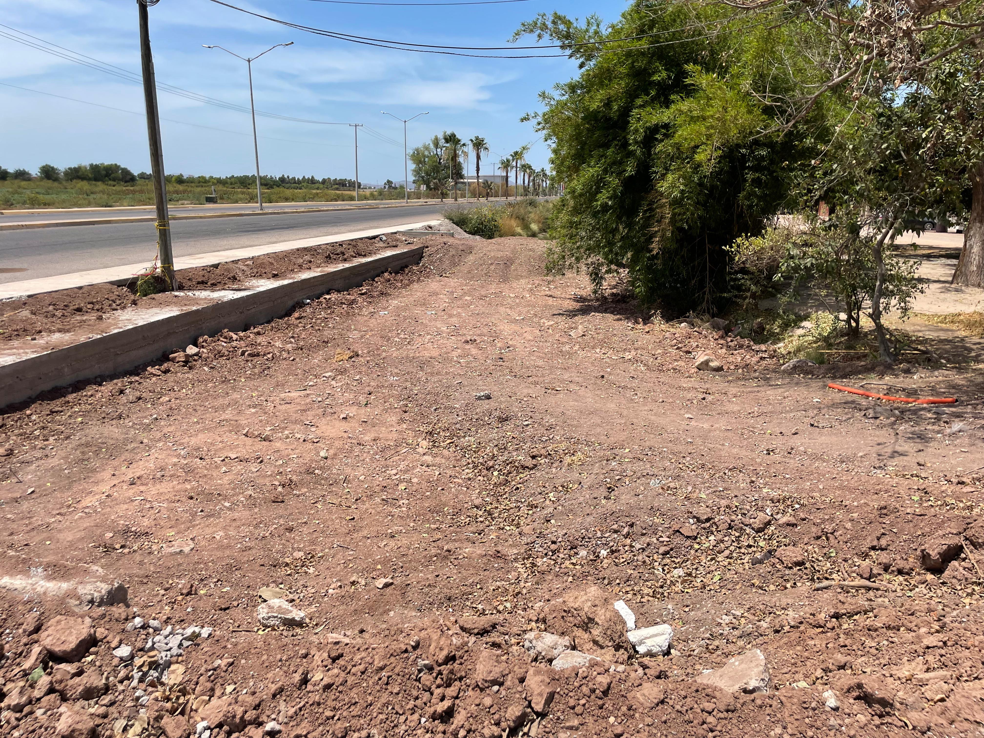 Obra de rehabilitación del puente de acceso al ejido 9 Diciembre, misma que se encuentra paralizada
