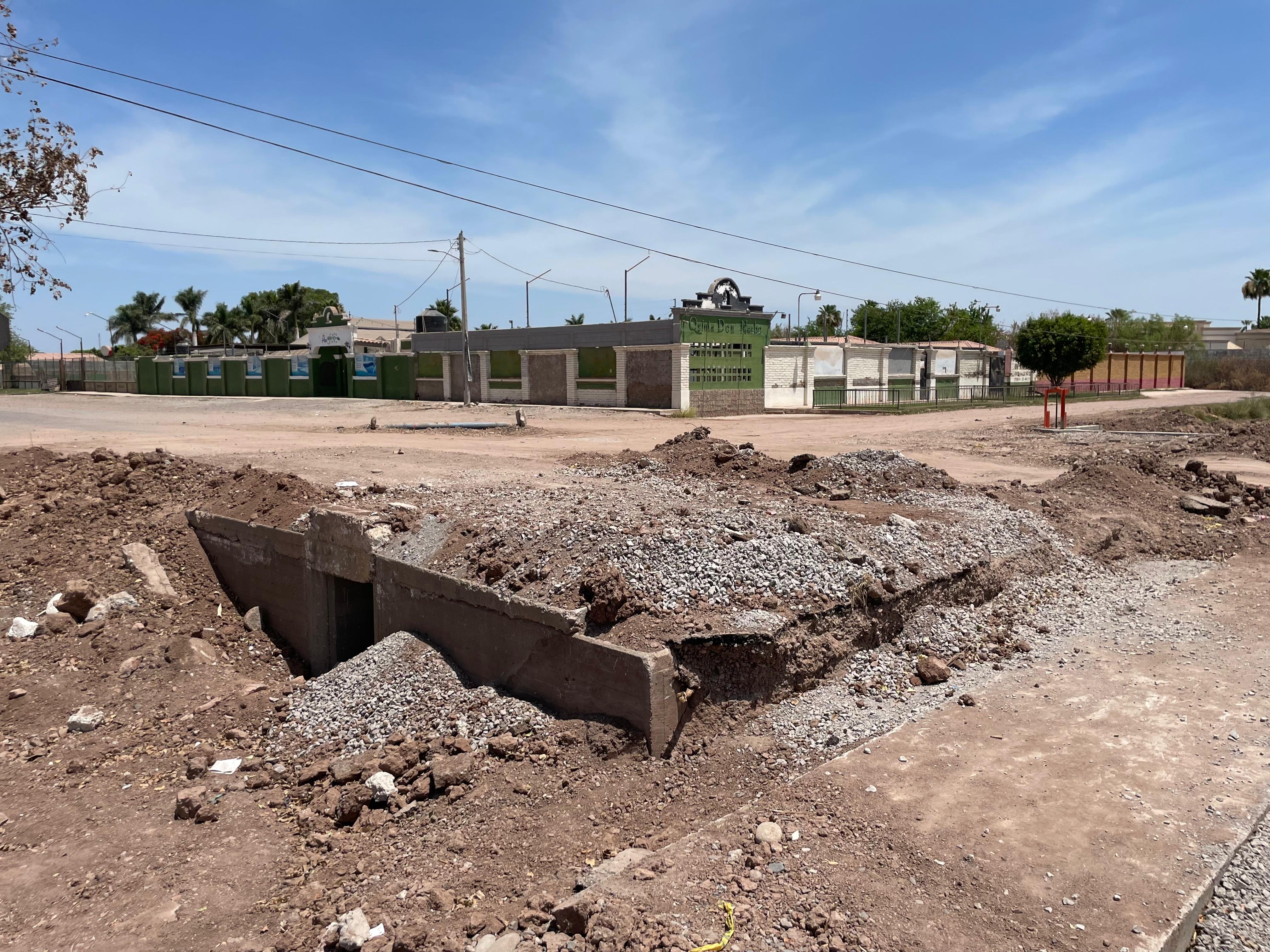 Obra de rehabilitación del puente de acceso al ejido 9 Diciembre, misma que se encuentra paralizada