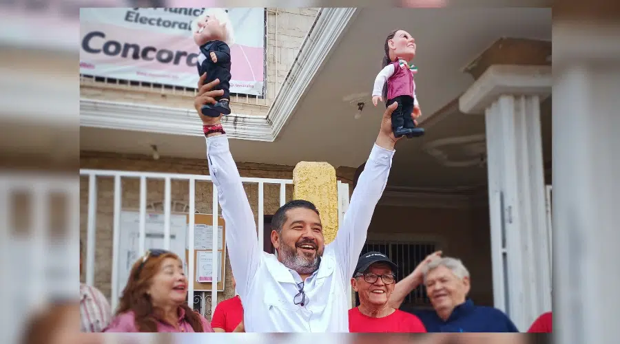 Oscar Zamudio Perez recibe constancia como alcalde electo de Concordia