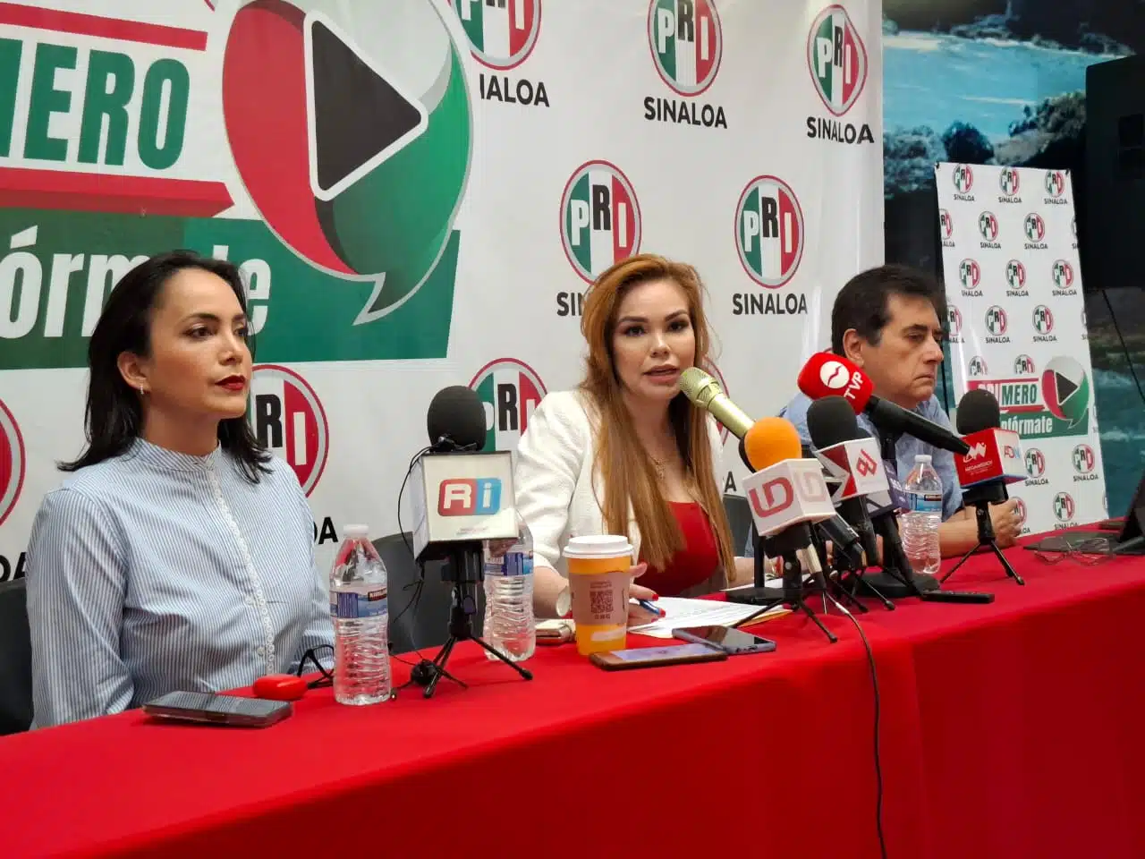 Paola Gárate en conferencia de prensa