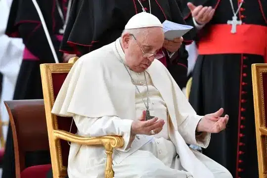 Papa Francisco pide que homilías no duren más de ocho minutos la gente se duerme