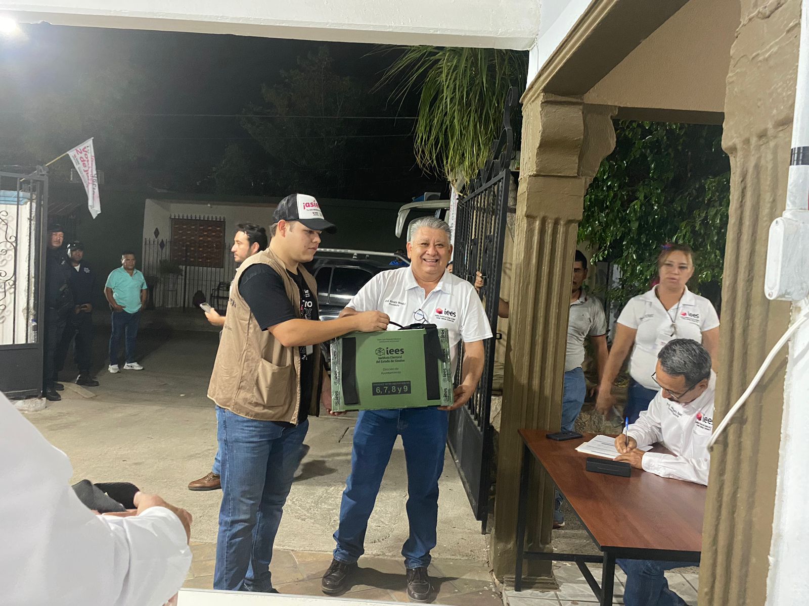Paquetes Electorales llegando al Consejo Municipal de Choix