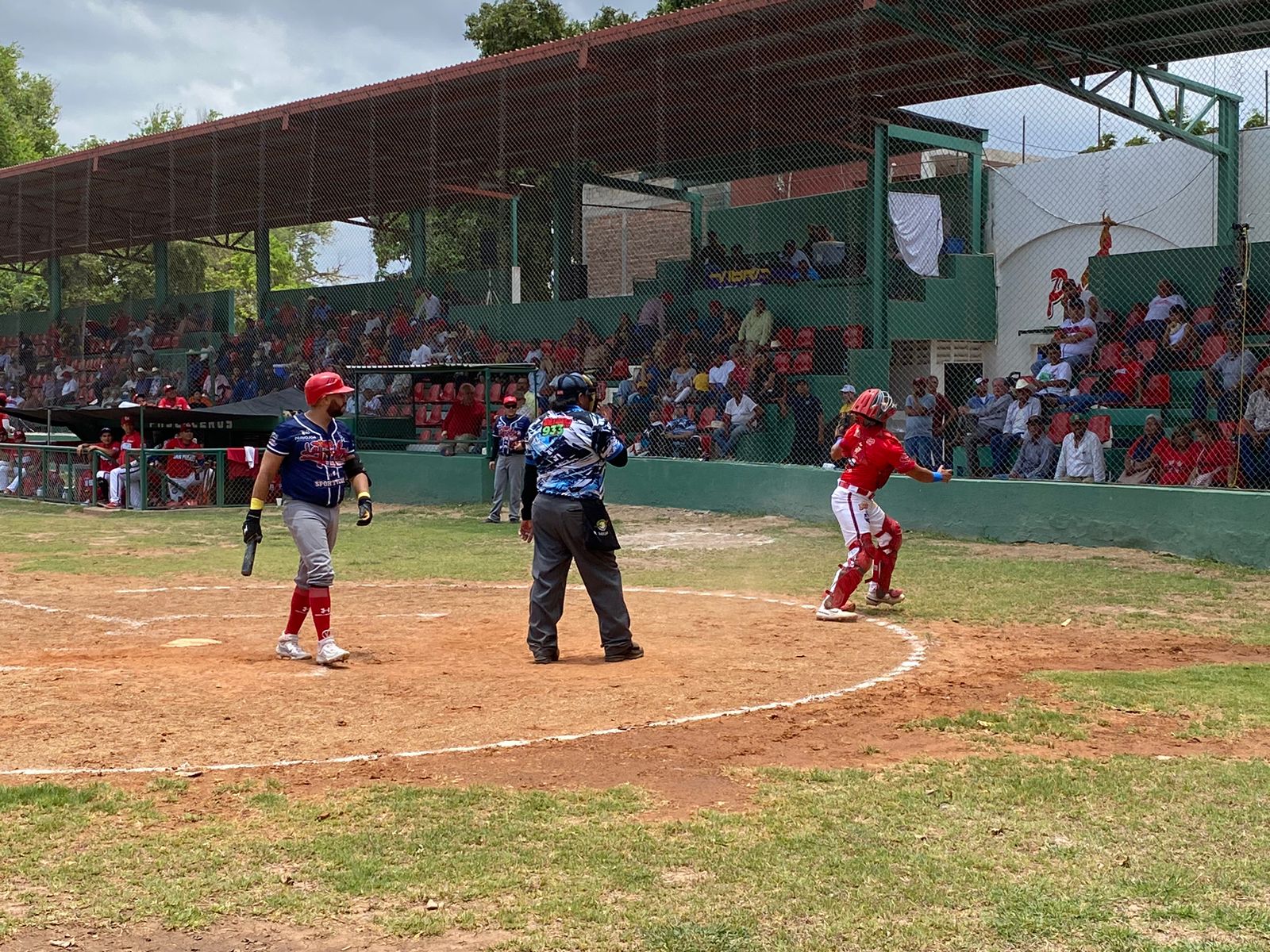 La serie entre Pascoleros y La Tribu está empatada a dos victorias por bando