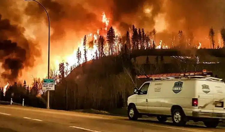 Por incendios forestales en Canadá evacuan a 225 reclusos de prisión de máxima seguridad
