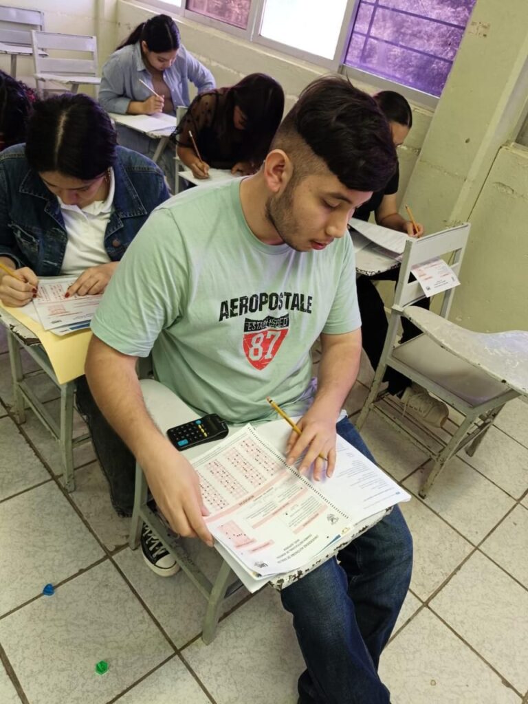 La Preparatoria UAS Diurna Unidad Guasave aplicó el examen diagnóstico a casi mil 500 aspirantes de nuevo ingreso.