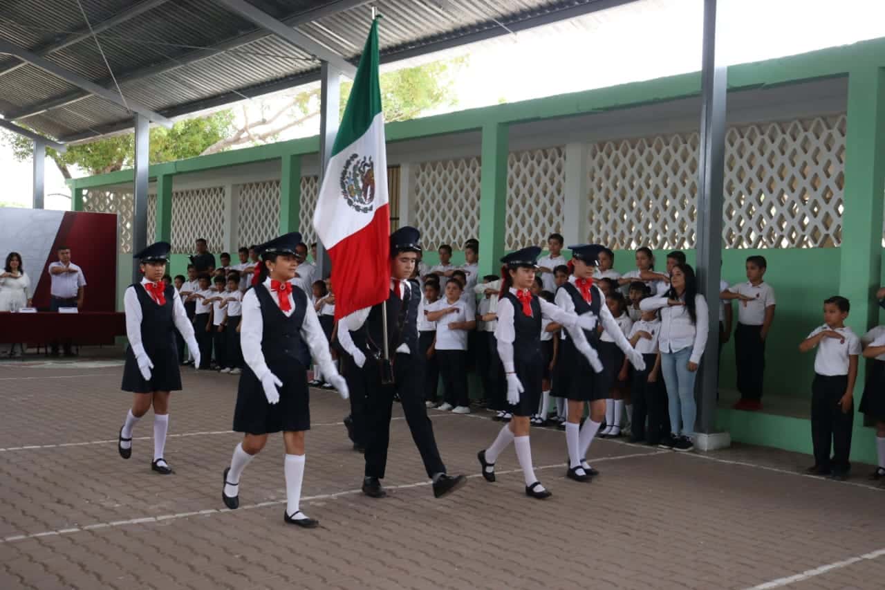 Lunes Cívico en la primaria “Licenciado Benito Juárez” en la sindicatura de El Quelite