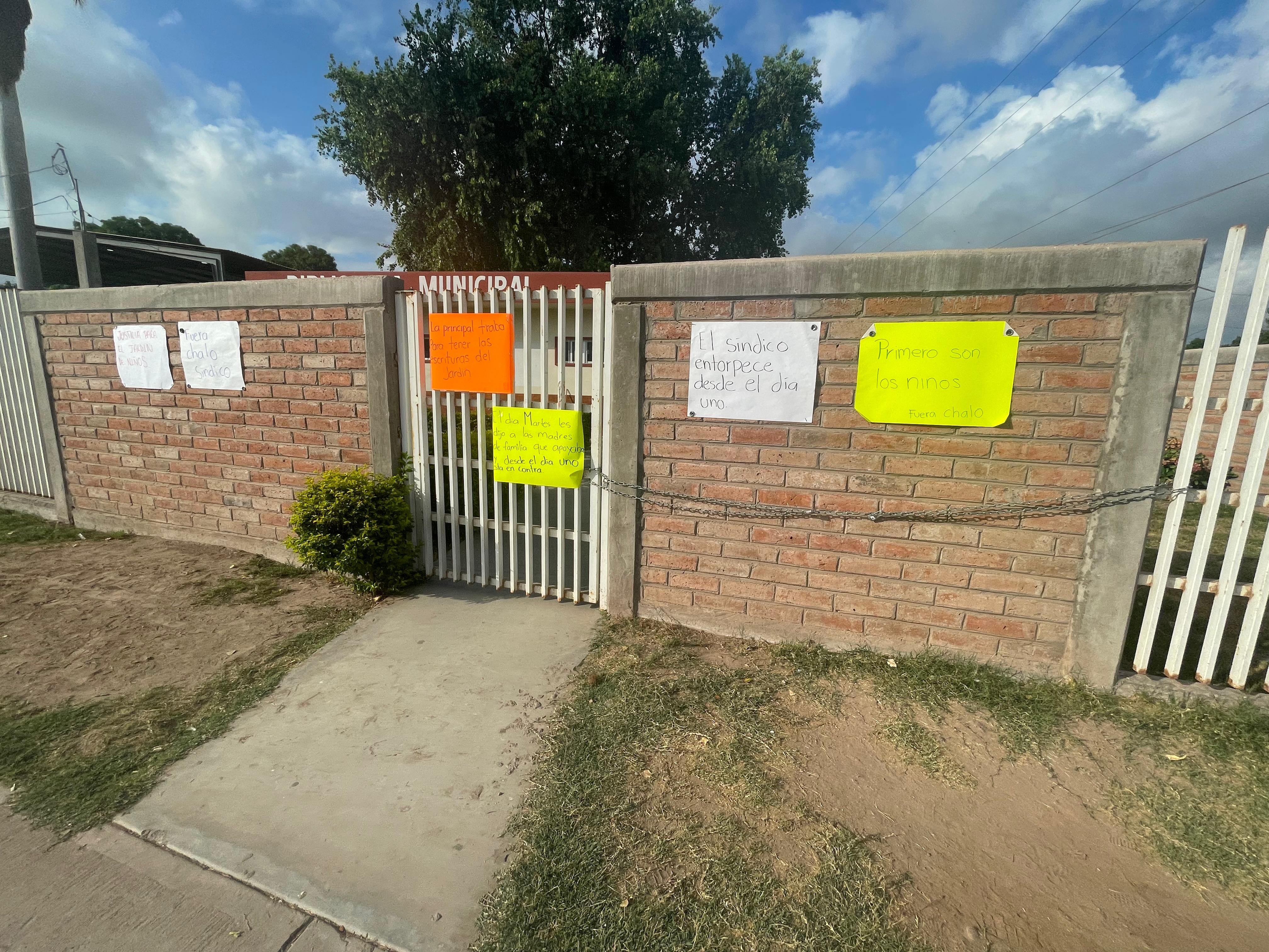 Así las instalaciones de la sindicatura en El Guayabo, Ahome, las cuales fueron tomadas por madres de familia.