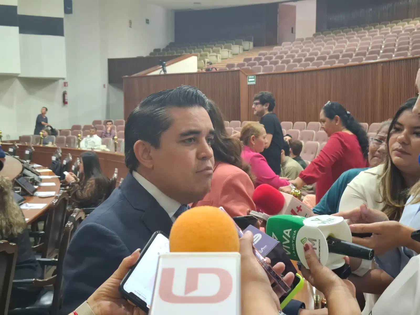 Ricardo Madrid Pérez, diputado del grupo plural, en entrevista con los medios de comunicación en Culiacán