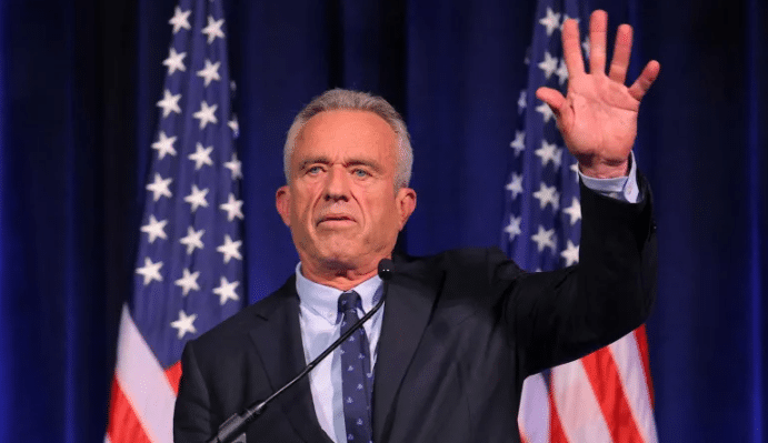 Robert F. Kennedy Jr dice que podría sustituir a Biden como candidato del partido demócrata