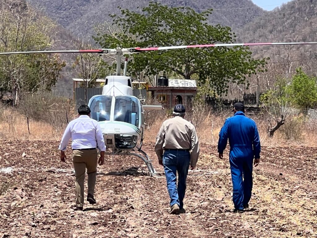 Rocha Moya hizo un sobrevuelo en helicóptero en el área donde cayó la mujer.