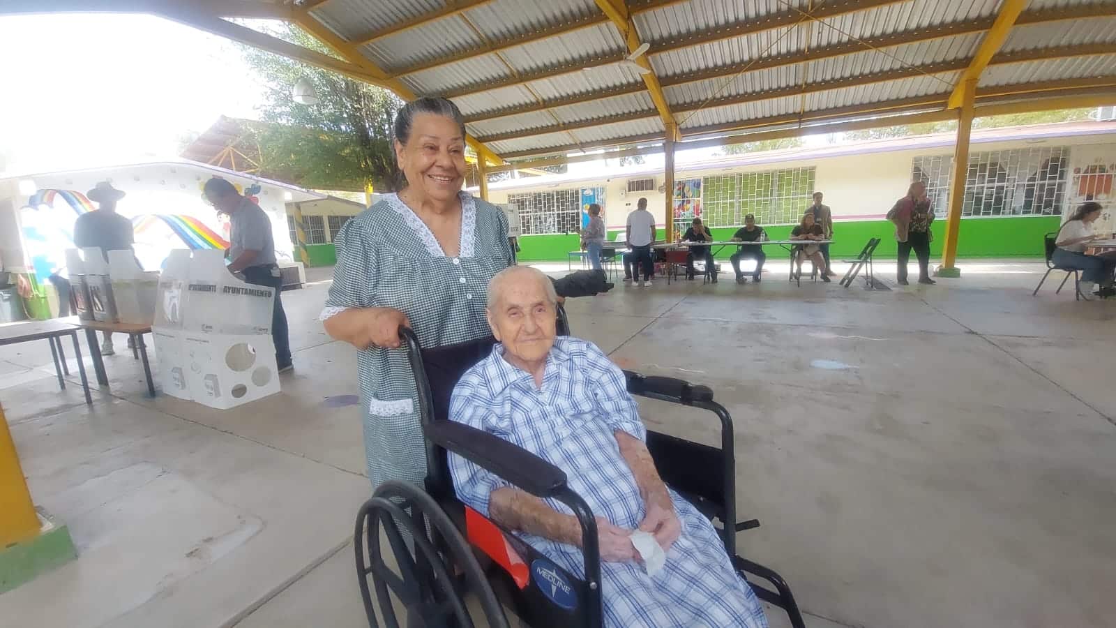 Rosario López y su hija María Amparo