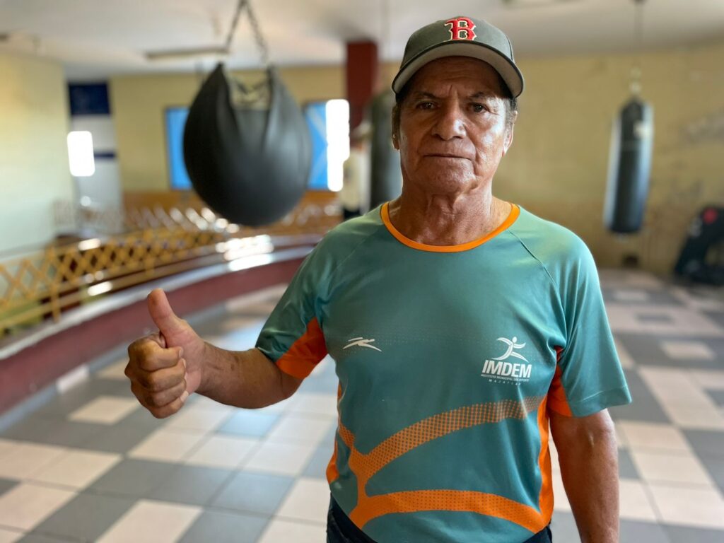 Rubén Téllez, el abuelo del box, en el gimnasio Zápari Boxing en Mazatlán