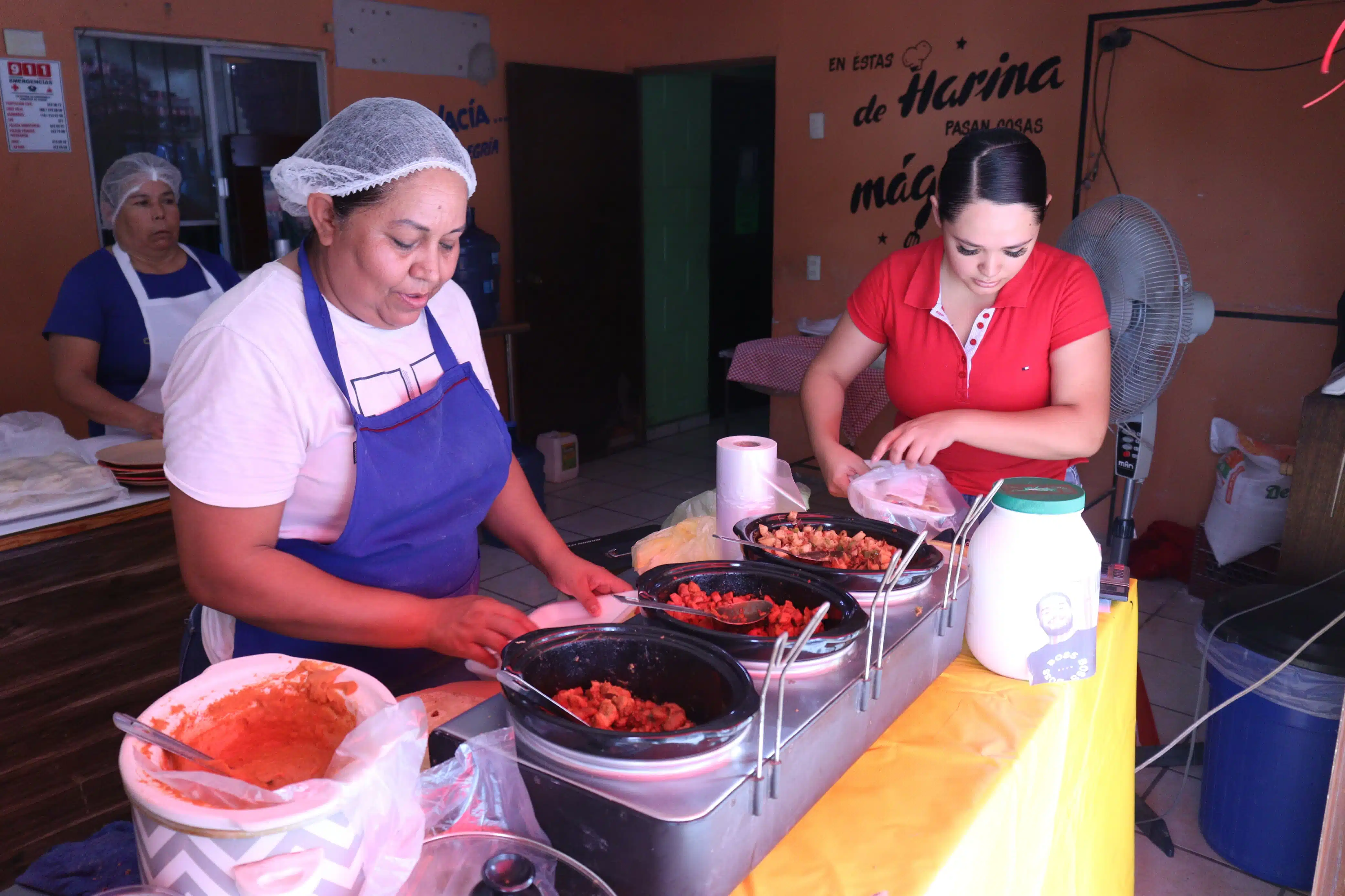 Los mochitenses se han solidarizado con una venta de tacos de guiso y tortillas de harina en beneficio a Ricardo