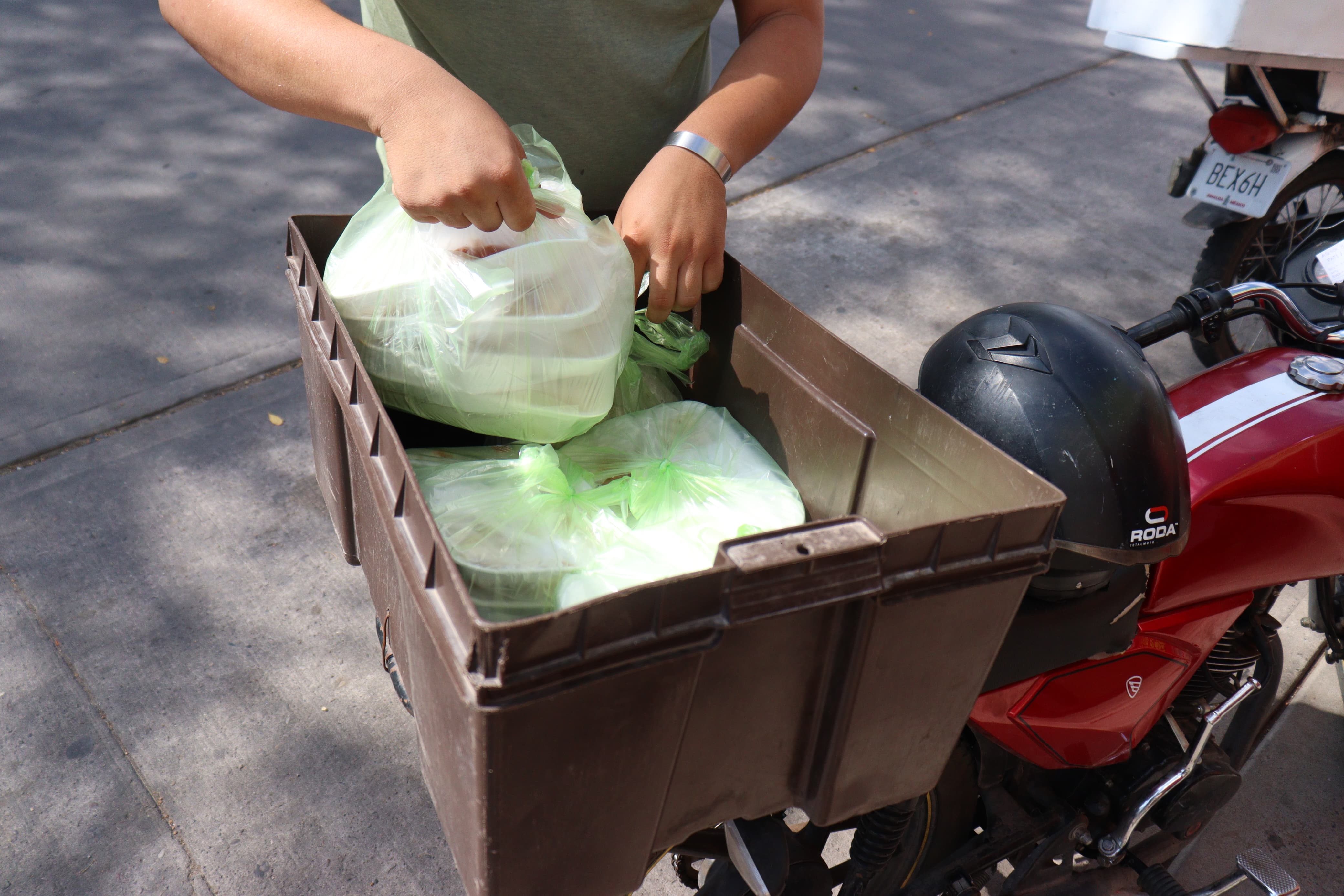 Los mochitenses se han solidarizado con una venta de tacos de guiso y tortillas de harina en beneficio a Ricardo