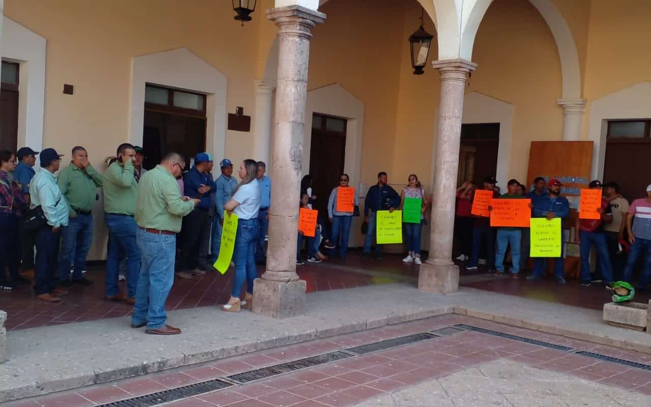 Trabajadores sindicalizados de Japaf levantan plantón del Palacio Municipal