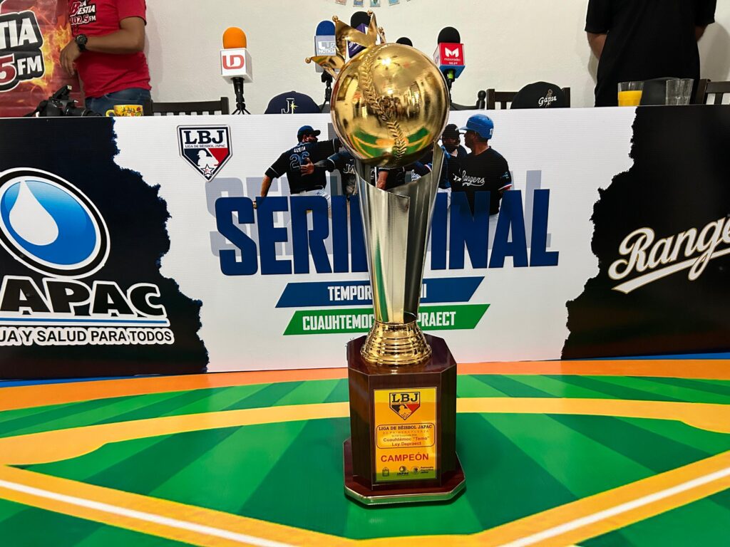 Trofeo de camepón Liga Japac Primera Fuerza