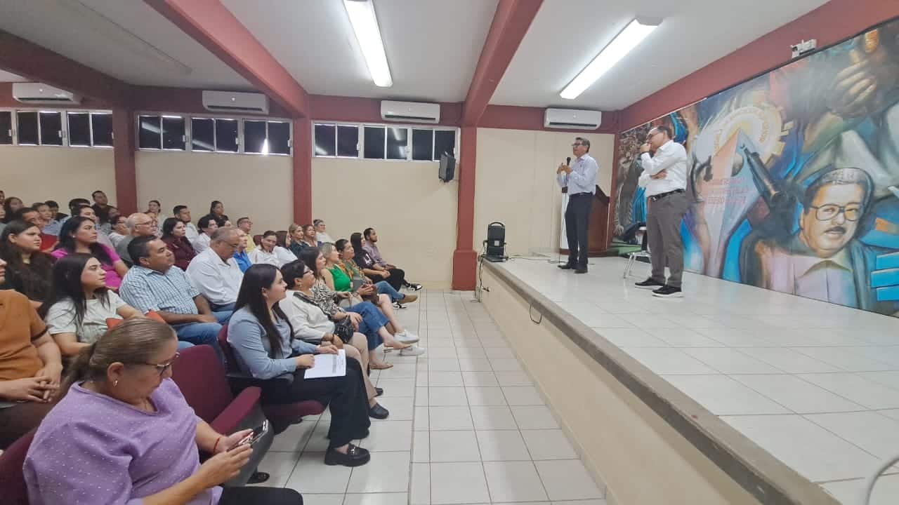 Diálogo abierto entre el rector Pedro Flores Leal con los docentes de la Unidad Regional Guasave