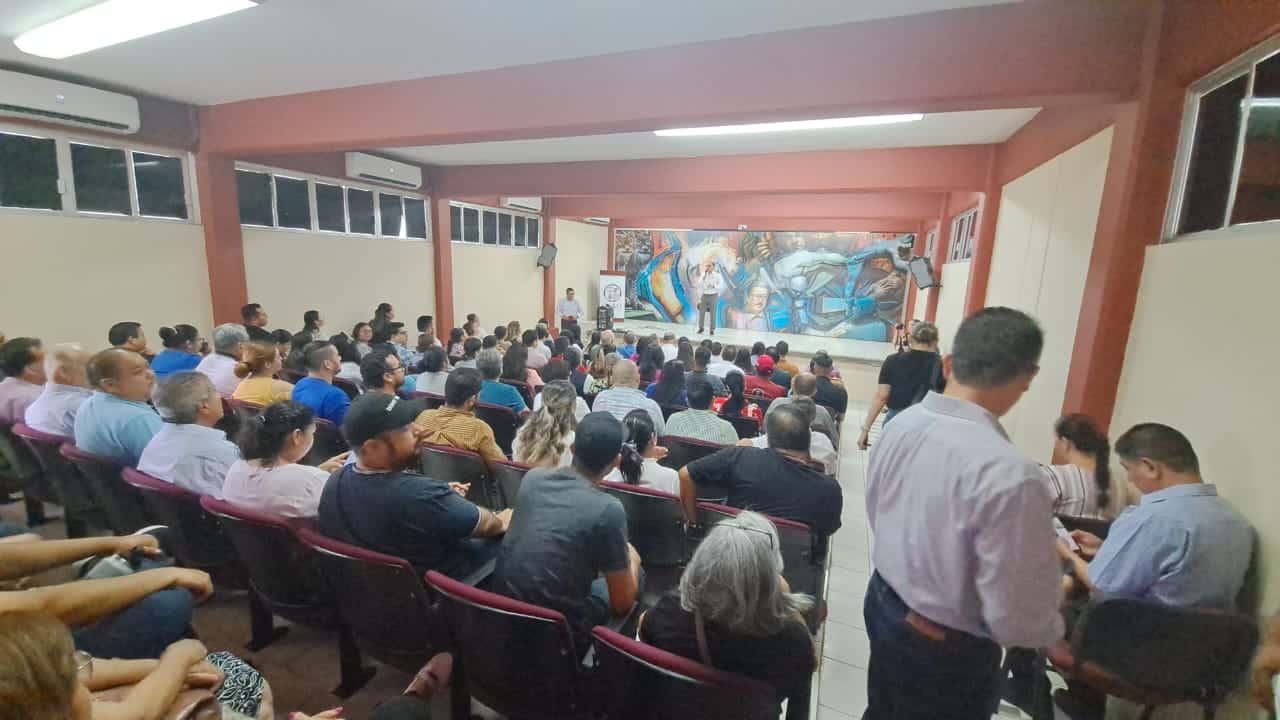 Diálogo abierto entre el rector Pedro Flores Leal con los docentes de la Unidad Regional Guasave