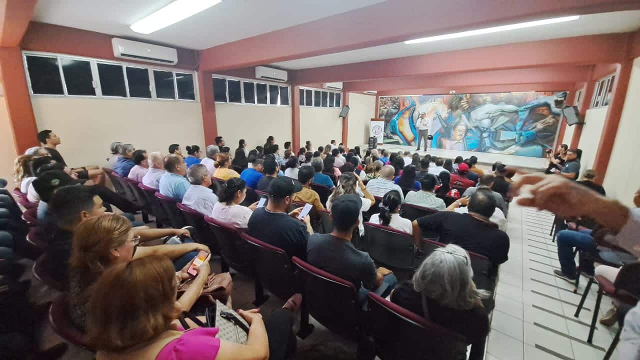 Encuentro entre el rector de la UAdeO, Pedro Flores Leal, y docentes de la Unidad Regional Guasave