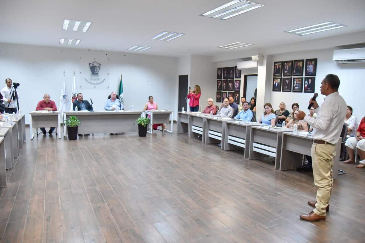 Vecinos del STASE 4 acuden a sesión de Cabildo para exponer el desalojo de área verde