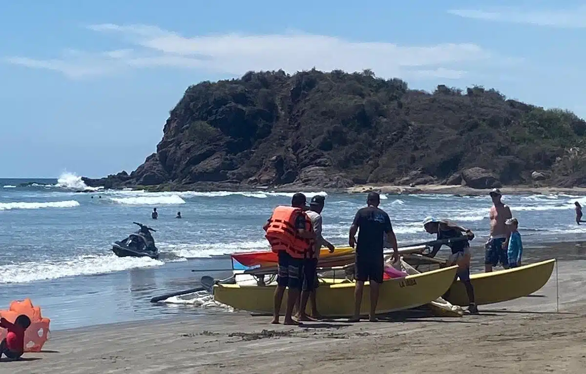 Velero con el que se impactó un jet ski en la bahía de Mazatlán